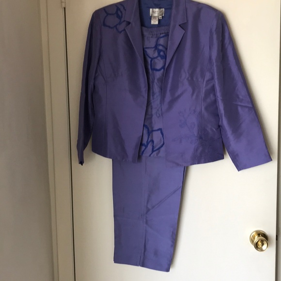 Papell Other - 3pc silk pant suit. Papell Petites 12P. Pretty